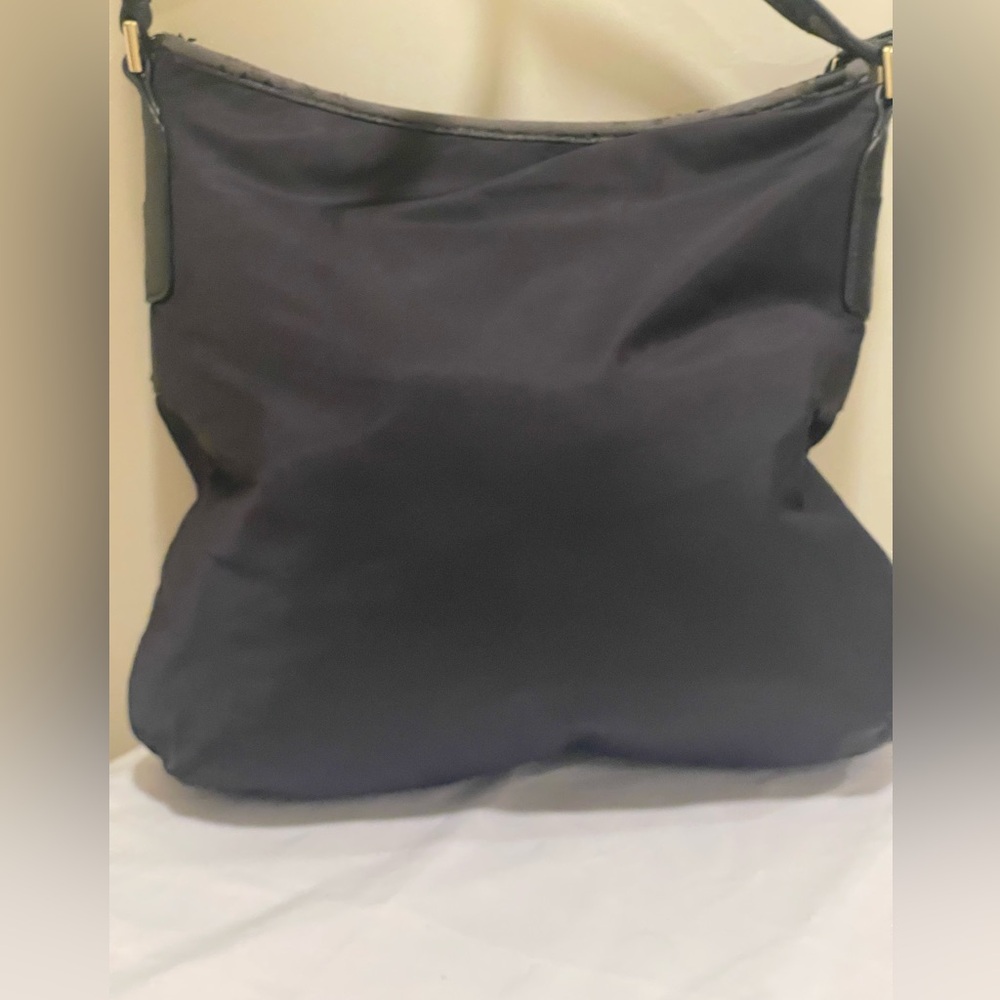 Tory Burch Black nylon crossbody Peeling on logo and around zipper - Picture 2 of 8